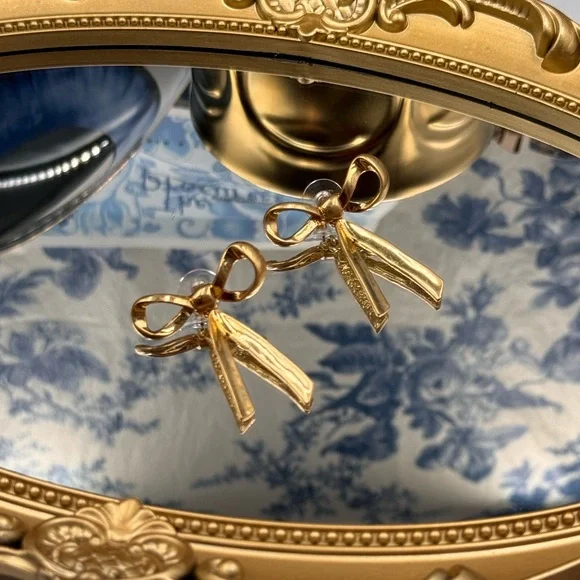🆕 OSCAR DE LA RENTA 🧿 NWOT Runway Gold Bow Earrings - Picture 15 of 15